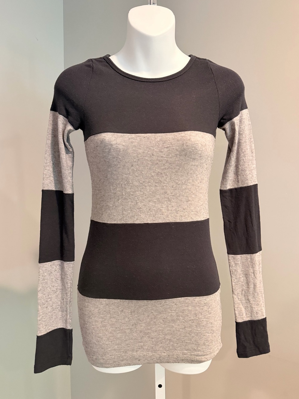 THEORY Cool Girl Fitted Long Sleeve Wide Striped Ribbed Top Sz M